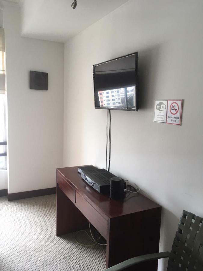 Suites Parque Real Кито Екстериор снимка